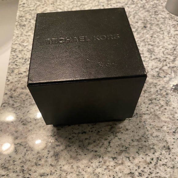 Michael Kors Watch w/ Box - Picture 7 of 10